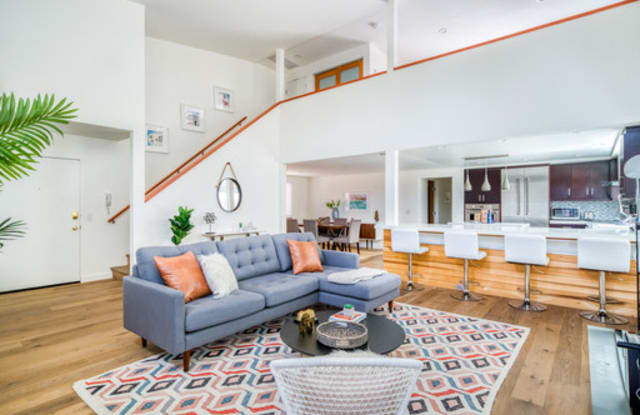 24 Catamaran St - 24 Catamaran Street, Los Angeles, CA 90292