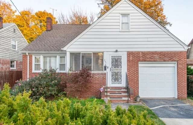 467 E 37th St photos photos