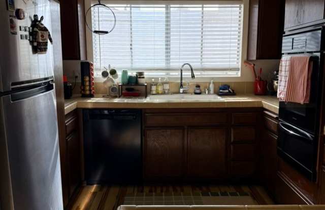 2 Bedroom & 1 & 1/2 bathrooms Gallery 3