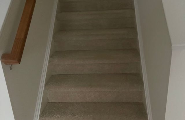 Spacious 5BR House in Statesville Gallery 4