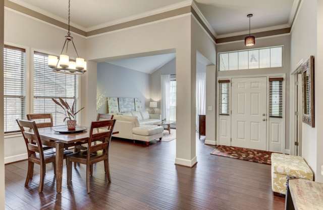 Beautiful home in the Woodlands Gallery 4