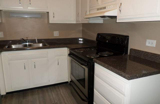 639 Carroll Parkway Unit 205D Gallery 3