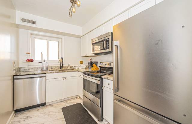 3230 South 28th Street - 3230 28th Street South, Alexandria, VA 22302