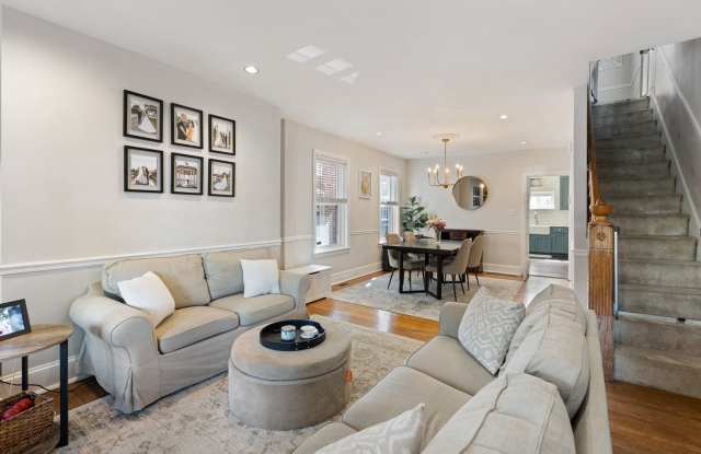 Great House in Trolley with Off Street Parking Gallery 4