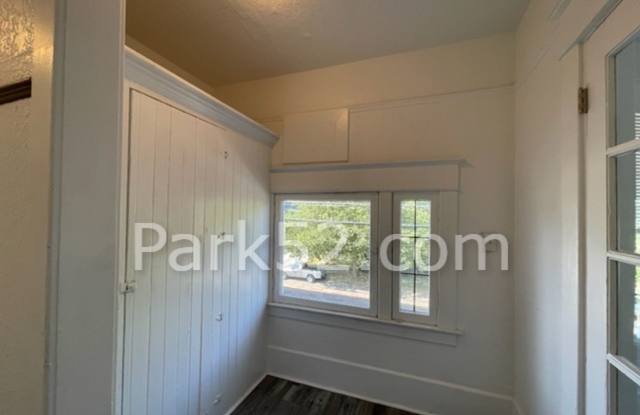 2 Bedroom Duplex with Additional Storage- Small Pets Allowed! Gallery 4