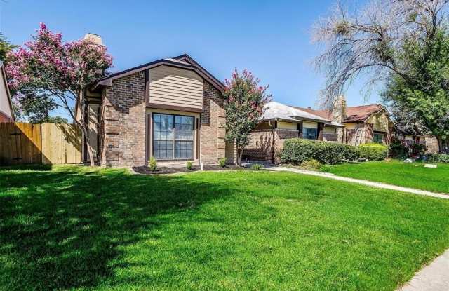 320 Liberty Place - 320 Liberty Place, Grand Prairie, TX 75052