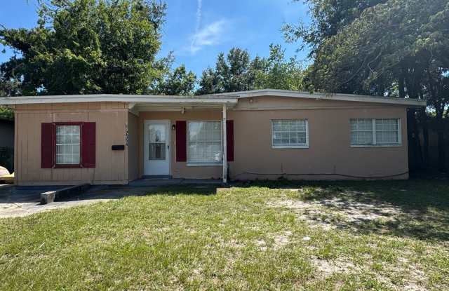 Large Family Home Located Near Jax Airport - 2354 Leonid Road, Jacksonville, FL 32218