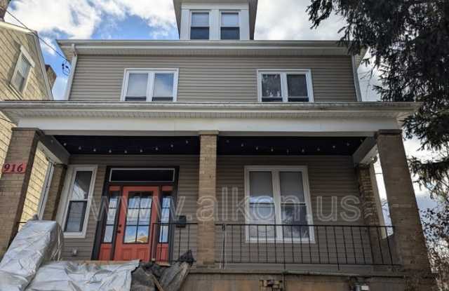916 Deely Street - 916 Deely Street, Pittsburgh, PA 15217