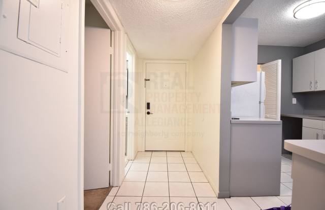 Prime Rental: Spacious 2-Bed, 2-Bath In Carmel Lakes Gated Community Gallery 4
