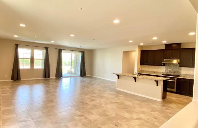 Beautiful newer 4 bedroom one story home in Riverside Gallery 3