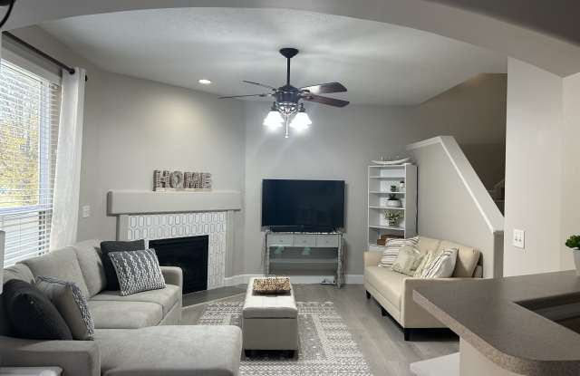 3084 Sage Loop Gallery 3
