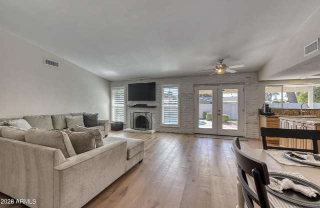 4443 E FRIESS Drive Gallery 4
