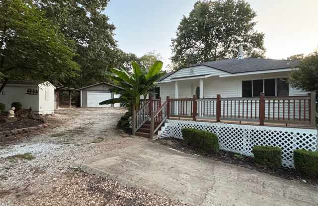 Country Living on 3 Acres – 5 Bed / 3 Bath Farmhouse in Springdale! Detached Garages/Shops Gallery 1