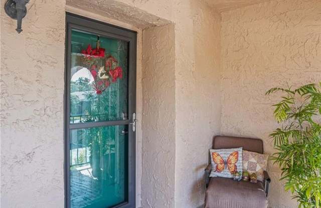 Bright Furnished End-Unit Condo Overlooking the Pond photos photos