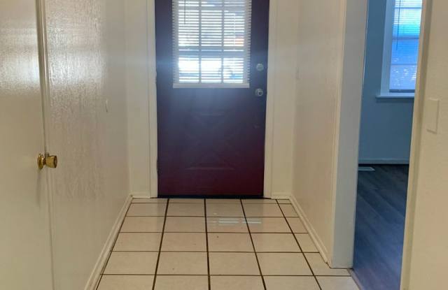 3 Bed, 2 Bath Home in the Village! Gallery 4