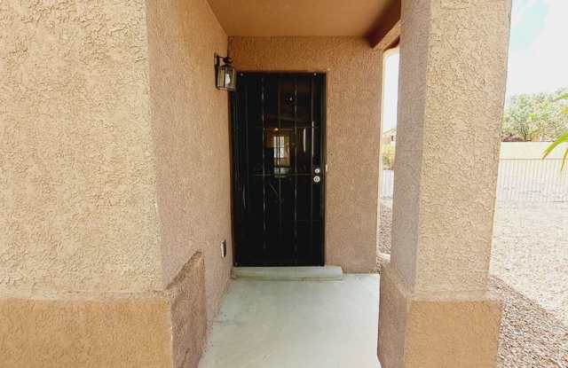 Fall Special! 1/2 off deposit - 3 Bed 2 Bath 1500 sq ft home New Paint & New Carpet Gallery 3