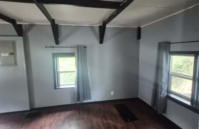 9941 Valley Dr Gallery 2