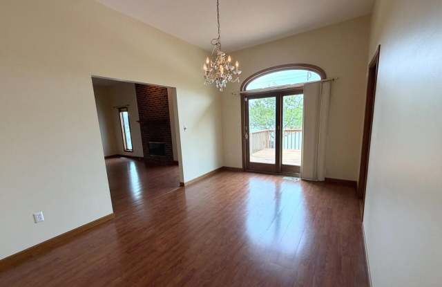 1533 Churchill Drive Gallery 4