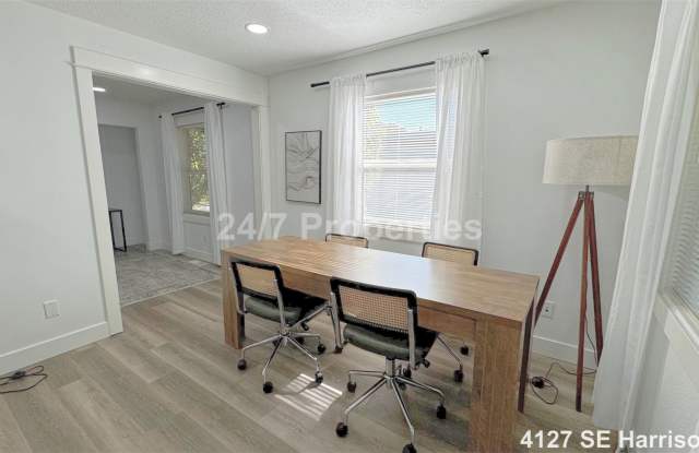 Remodeled 2 BD | 1.5 BA Home w/ Large Yard - Milwaukie Gallery 3