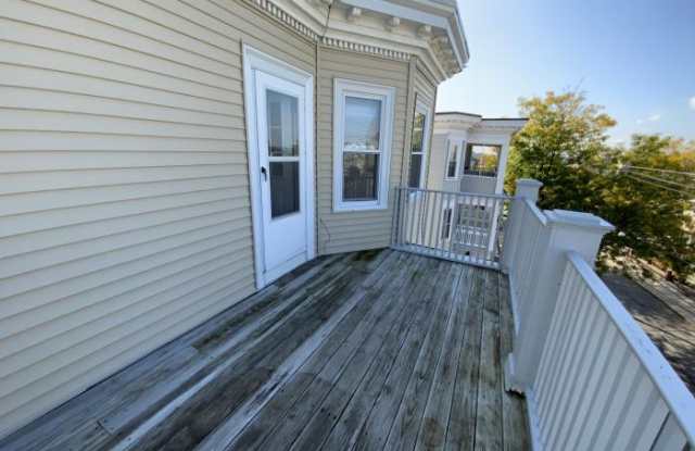 17 Glendale St. Gallery 4