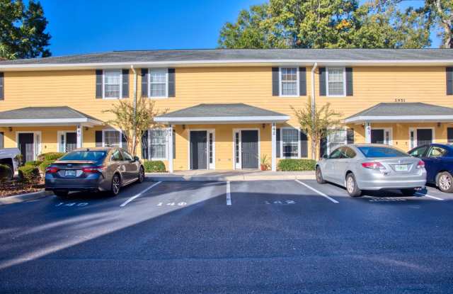 Great Location for this 2 bedroom 2 1/2 bath in Woods Edge South photos photos