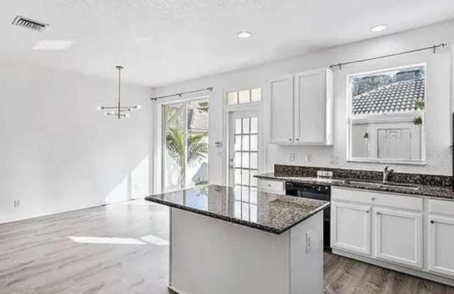 8052 MURANO Circle Gallery 4
