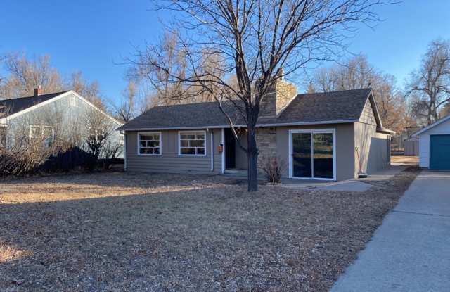 STUDENTS WELCOME! Spacious Ranch Home Across from City Park! photos photos