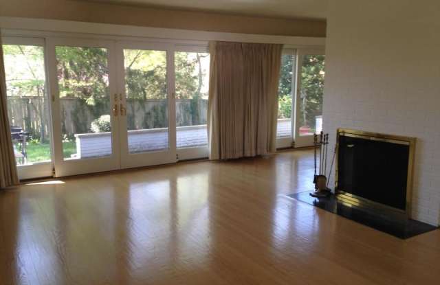 1124 ORMOND COURT Gallery 2