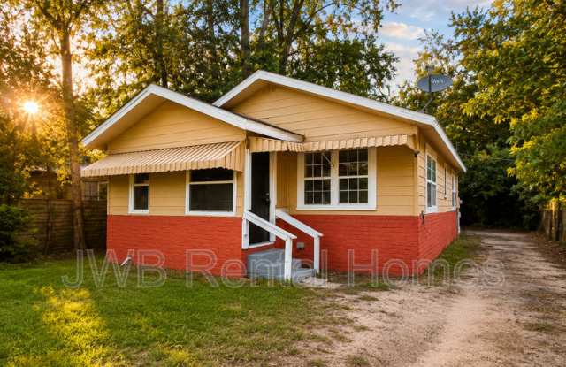2053 Baldwin St photos photos