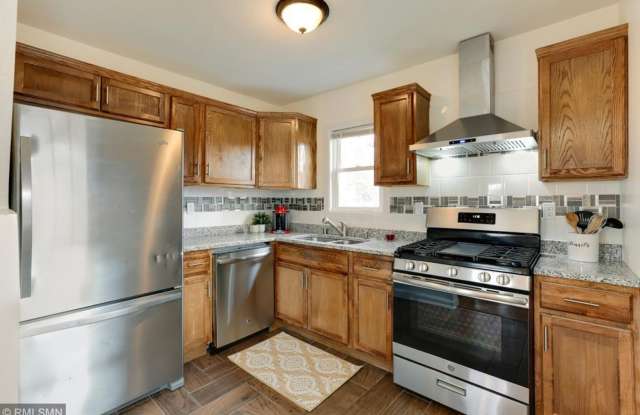 Perfect 4 bedroom count Home in Columbia Heights photos photos