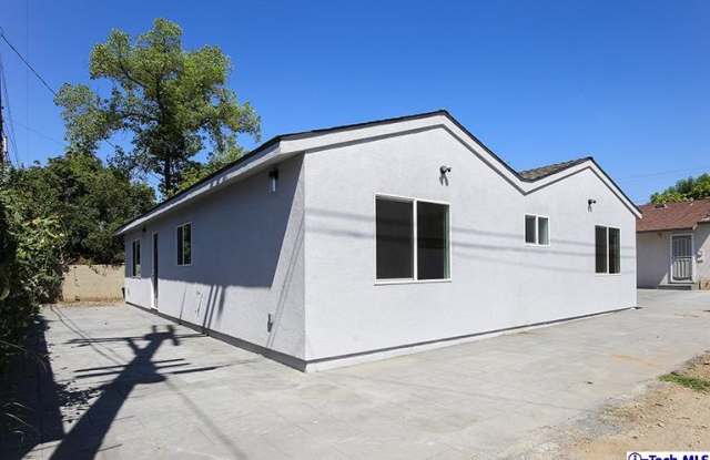 6415 Gaviota Avenue - 6415 Gaviota Avenue, Los Angeles, CA 91406