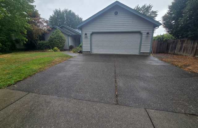 3 bed 2 bath Home for Rent in Grants Pass photos photos