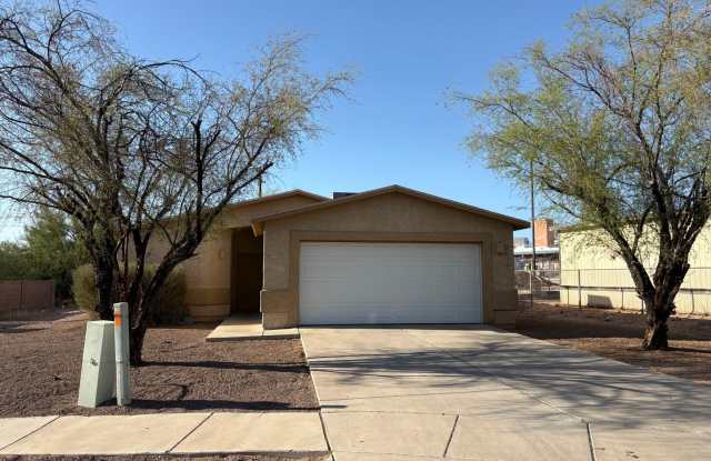 Beautifully Renovated 3 Bedroom Home -A/C- Fenced Yard- photos photos