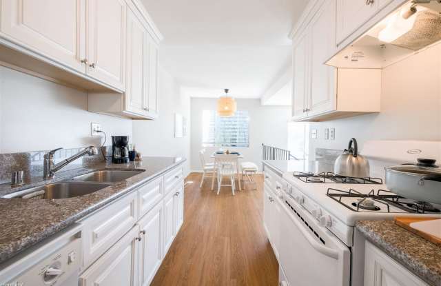 918 12th St Apt 8 Gallery 4