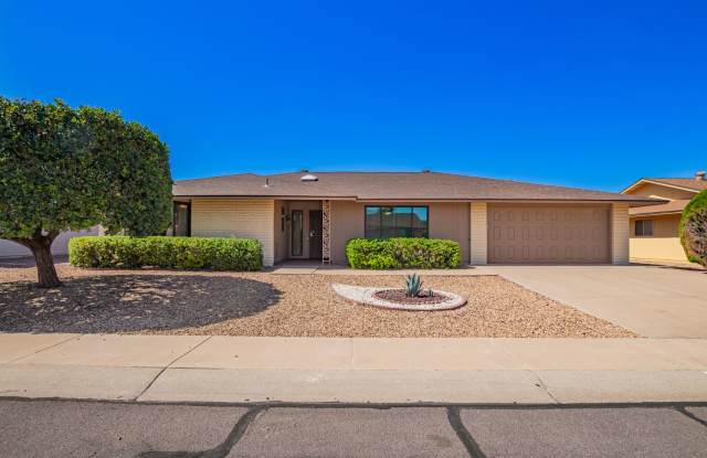 Beautifully updated 2 bed 2 bath in Sun City! TONs of amenities!! photos photos
