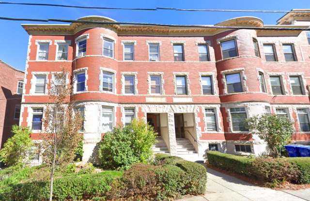 2-bed Washington Square - 187 Winthrop Road, Brookline, MA 02445