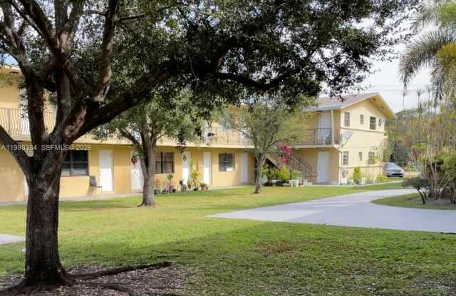 4450 SW 67th Ave photos photos