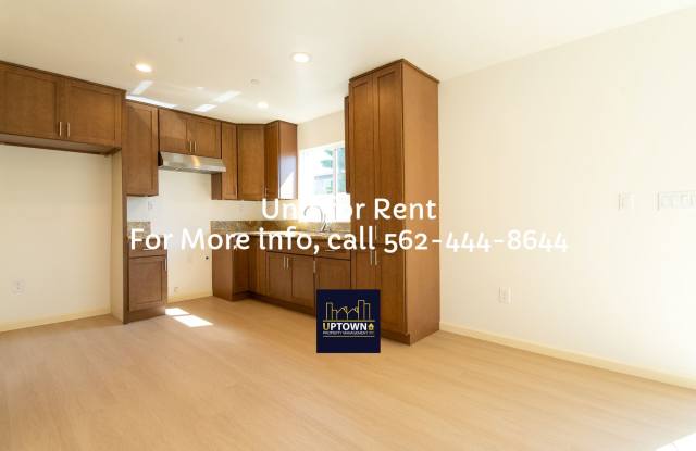 Townhome - 3 Bedrooms-2.5 Baths - Los Angeles - - 1120 West 110th Street, Westmont, CA 90044