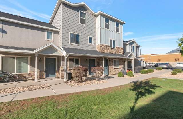 3 Story T/home w 1 car attached garage + great amenities + location!! Gallery 1