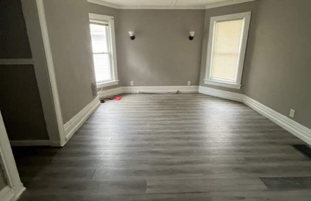151 Kenwood Avenue - Up Gallery 1