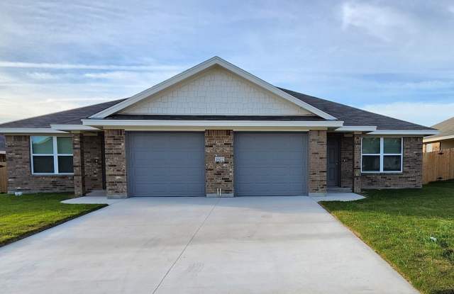 MOVE IN SPECIAL 1/2 off 1st Months Rent Text 201-231-7228 - 1602 Risen Star Lane, Copperas Cove, TX 76522