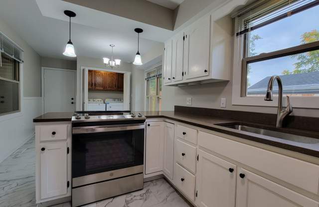 Beautifully Remodeled Condo in Southwest Champaign Gallery 4