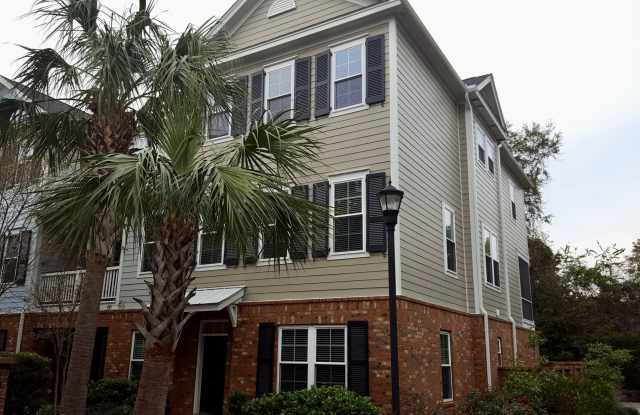 Four bedroom 10 minutes from the beaches of Sullivans Island - Mt. Pleasant photos photos