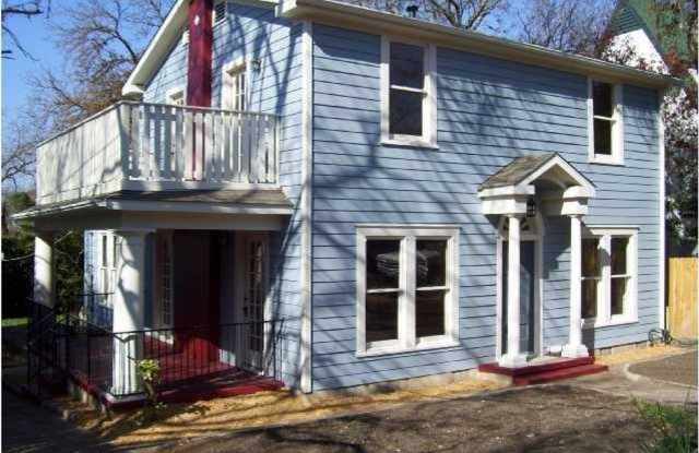 Large 4 Bedroom house with parking in North Campus Gallery 3