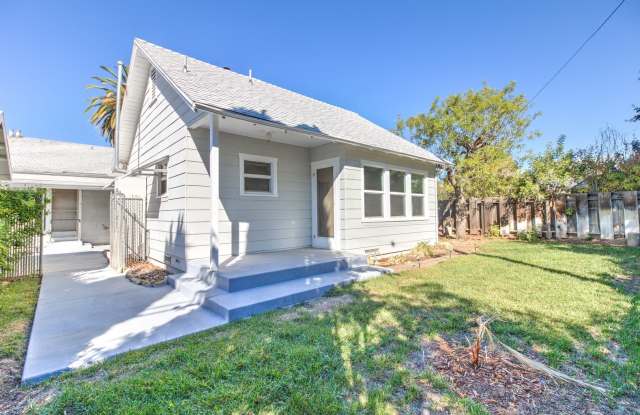 MOVE IN SPECIAL! 1320 1/2 E. Colton Ave. Cozy 1 bedroom, 1 bathroom Redlands Cottage! photos photos