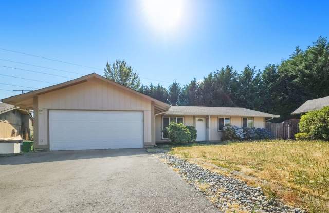 Pet-Friendly 3-Bedroom Rambler with Fenced Yard in Laid-Back Cul-de-Sac photos photos