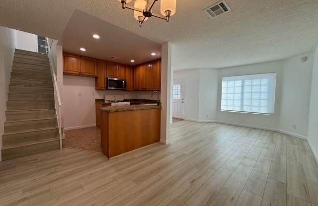 Remodeled 3 bedroom 2.5 bathroom townhouse - 13750 Hubbard Street, Los Angeles, CA 91342