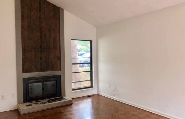 1833 Ivystone Drive Gallery 2