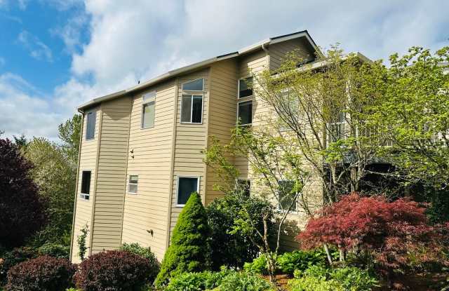 Stunning Custom Home with Beautiful Views Gallery 3