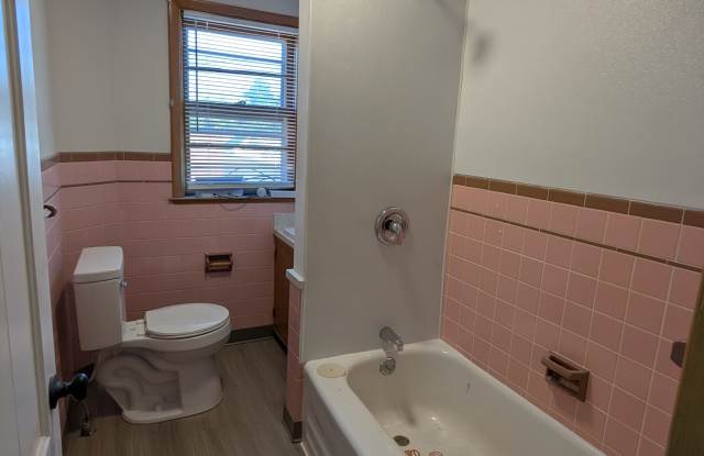 1603 Central Avenue - 1603 1/2 - up Gallery 4